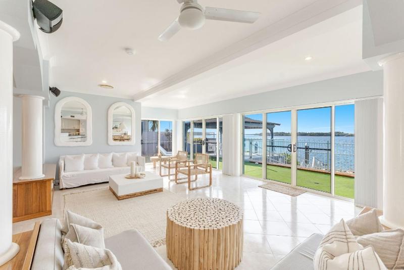 Salty Dayz - Designer Waterfront with Private Pontoon & Pool - Holiday Yamba - image 17