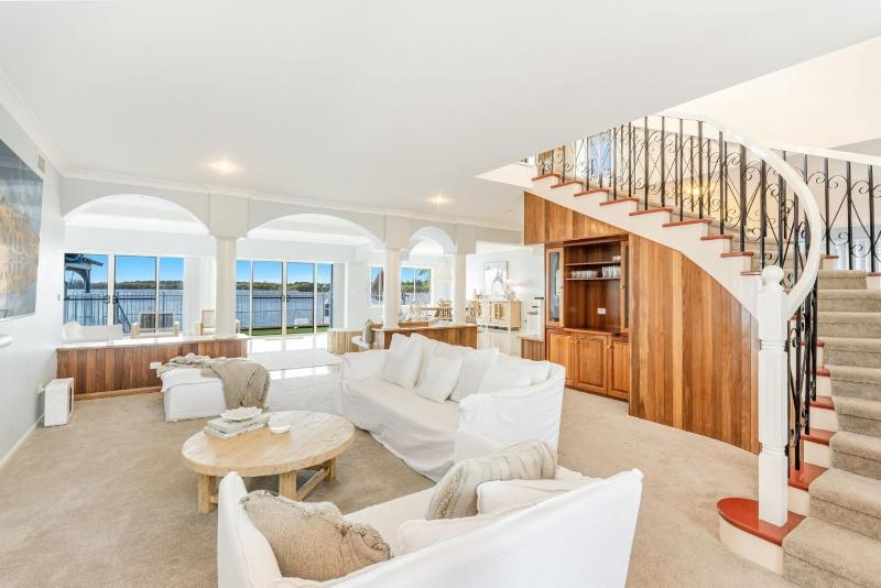 Salty Dayz - Designer Waterfront with Private Pontoon & Pool - Holiday Yamba - image 15