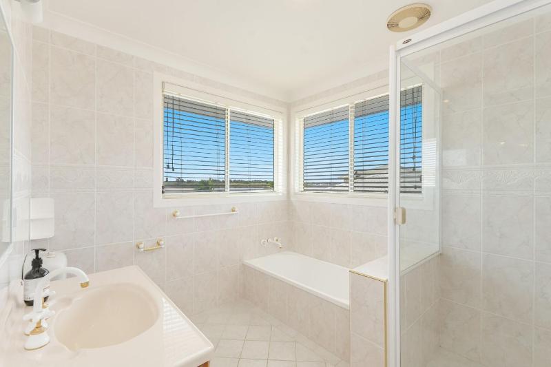 Salty Dayz - Designer Waterfront with Private Pontoon & Pool - Holiday Yamba - image 5