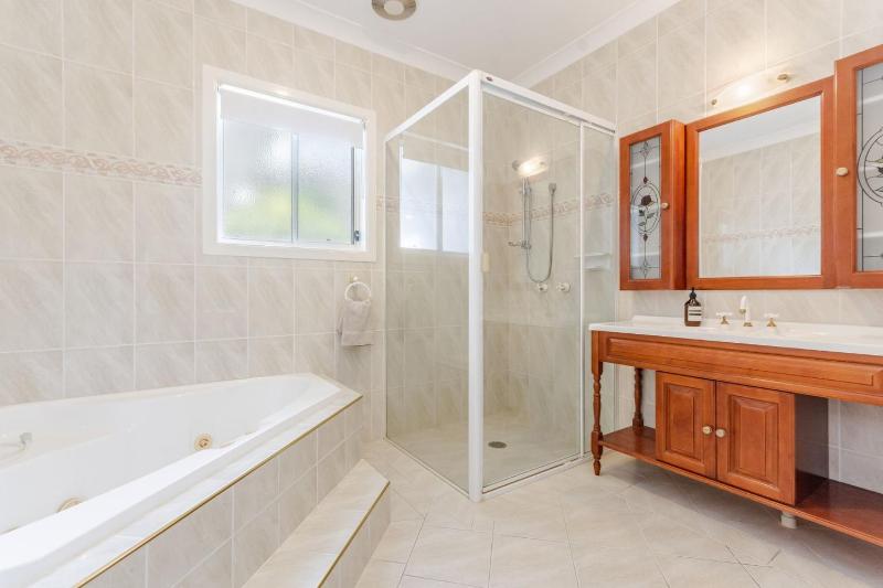 Salty Dayz - Designer Waterfront with Private Pontoon & Pool - Holiday Yamba - image 22