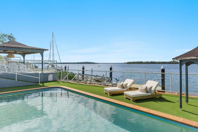 Salty Dayz - Designer Waterfront with Private Pontoon & Pool - Holiday Yamba - image 23