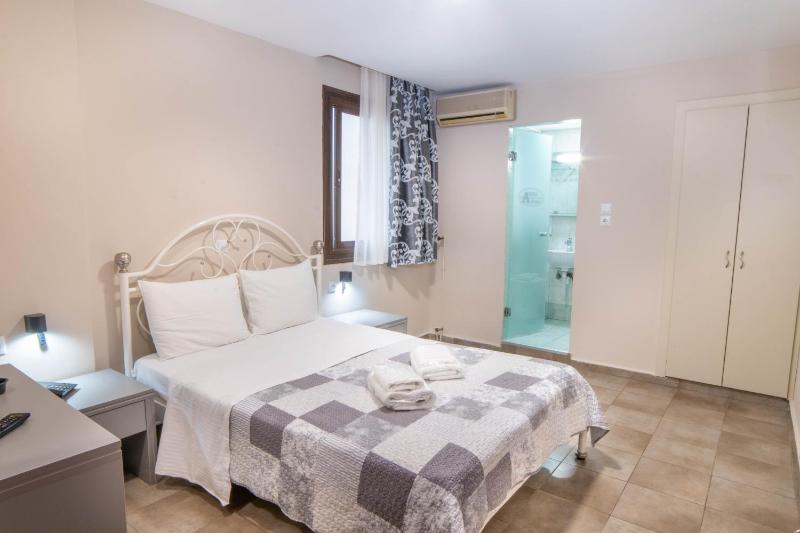 Double or Twin Room image 4