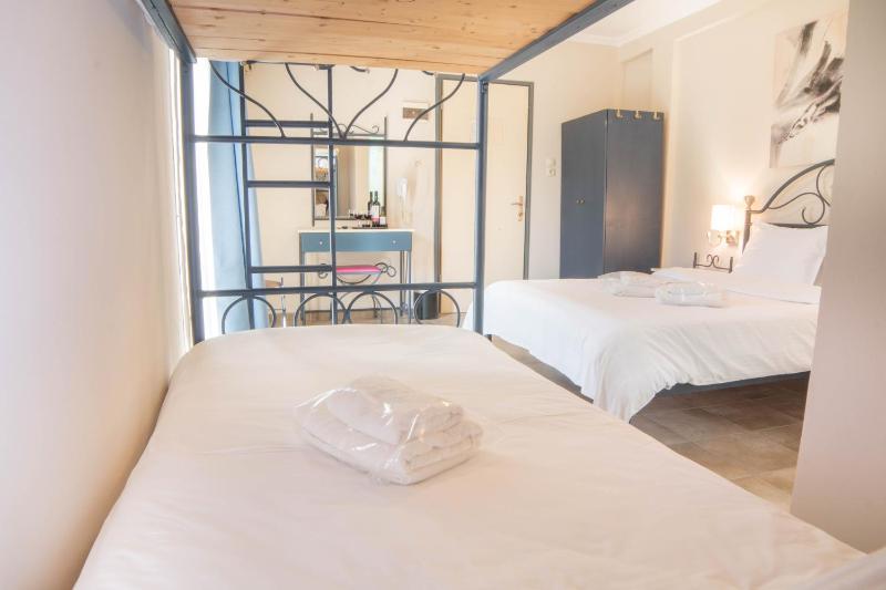 Family Room (2 Adults + 2 Children) image 4