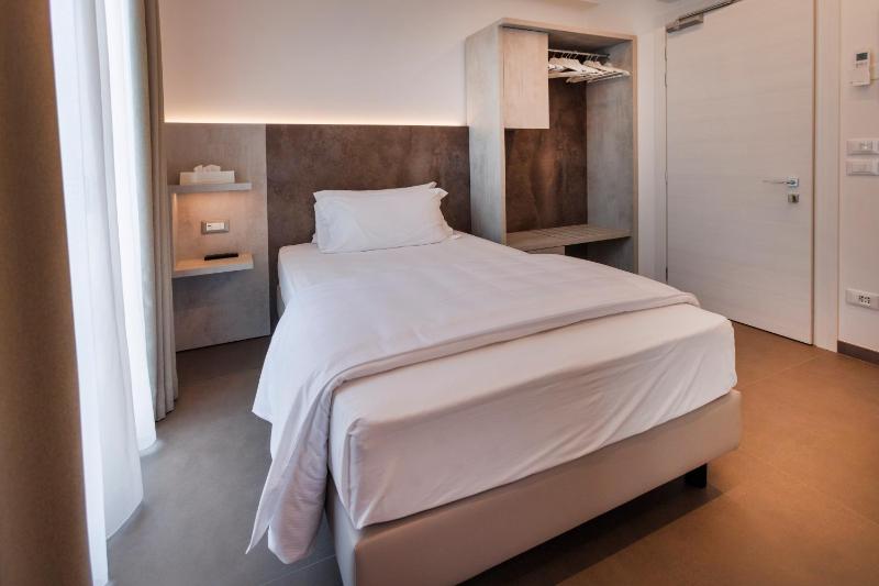Single Room image 1
