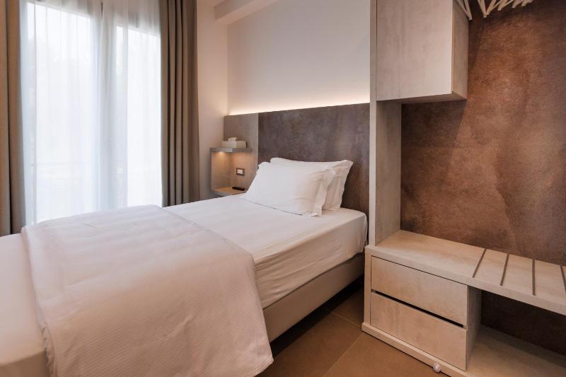 Single Room image 3