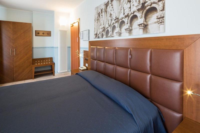 Double Room image 1