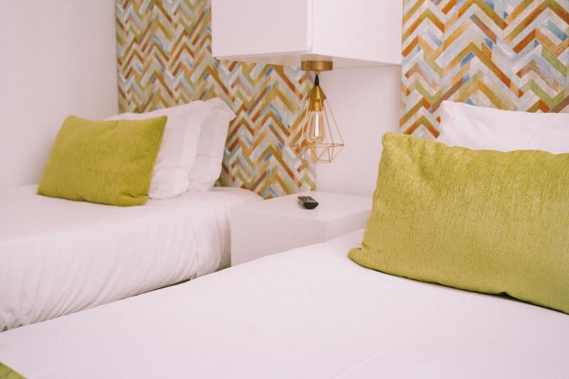 Twin Room image 3