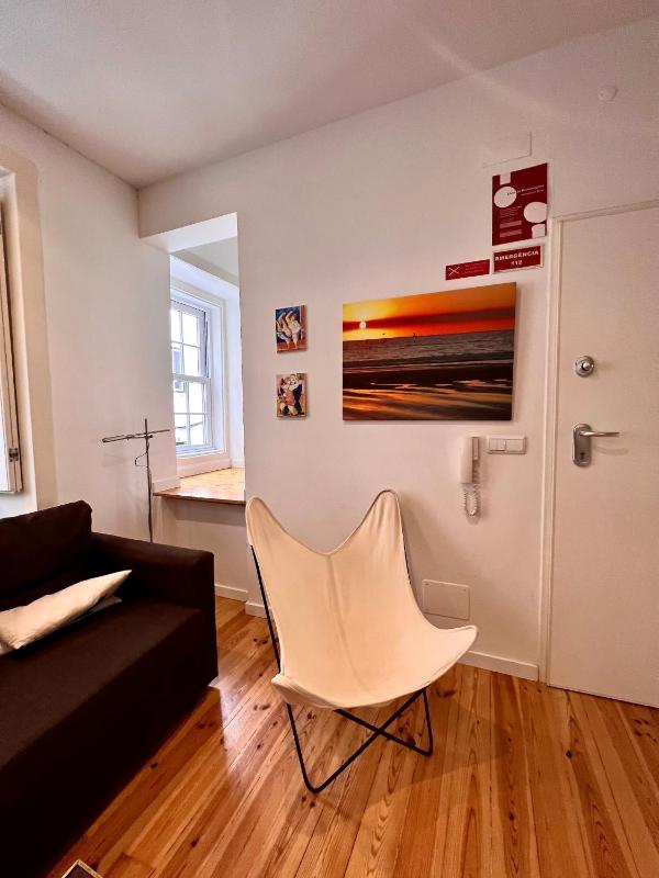 One-Bedroom Apartment image 3