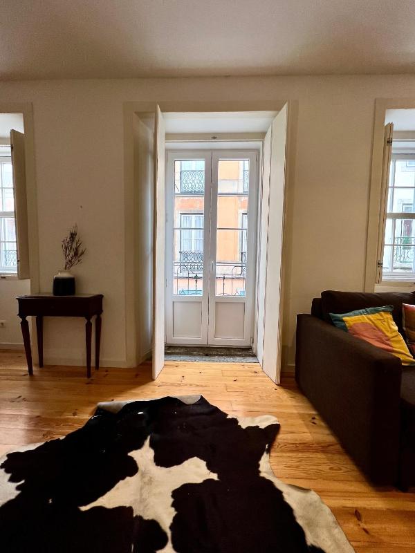 One-Bedroom Apartment image 2