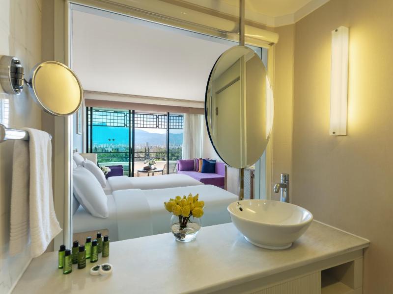 Deluxe Twin Bed Room with city view image 1