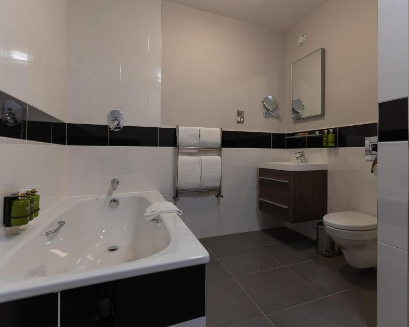 Classic Twin Room image 1