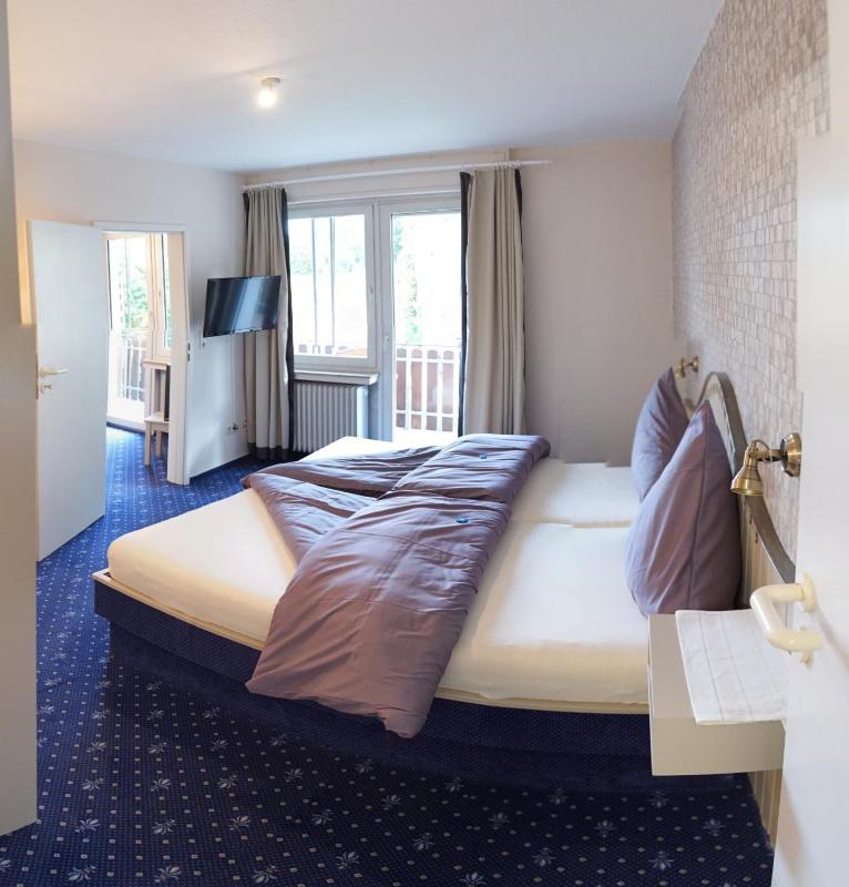Double Room with Balcony image 4