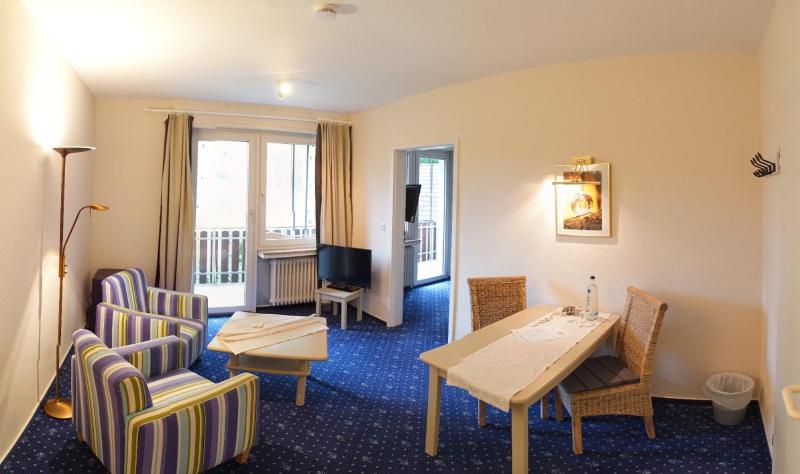 Double Room with Balcony image 3