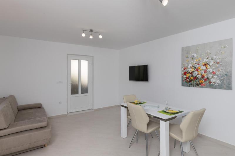 Standard One Bedroom Apartment image 3