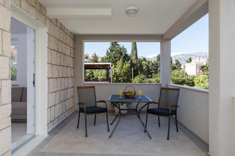 Standard One Bedroom Apartment image 2