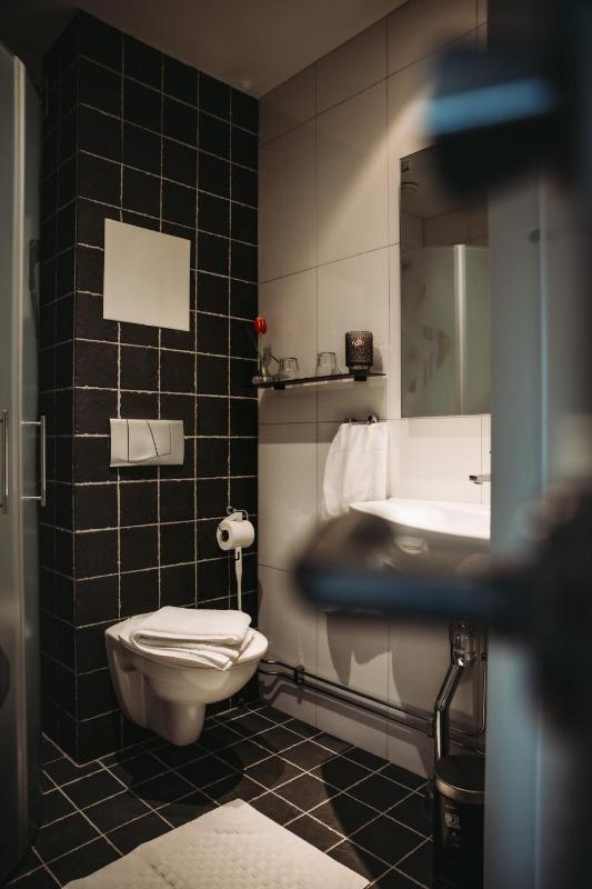 Double Room image 4