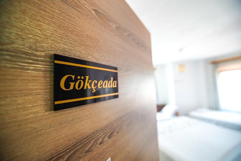 Deluxe Quadruple Room with Sea View image 1