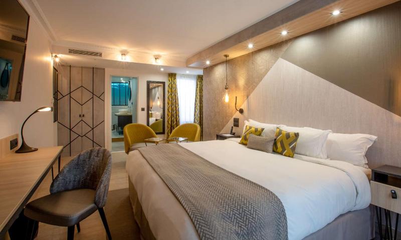 Suite with King Bed - Non-Smoking image 4