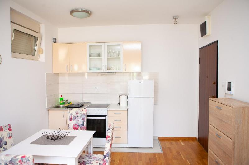 Apartments LORA Cetinjska18 - image 4