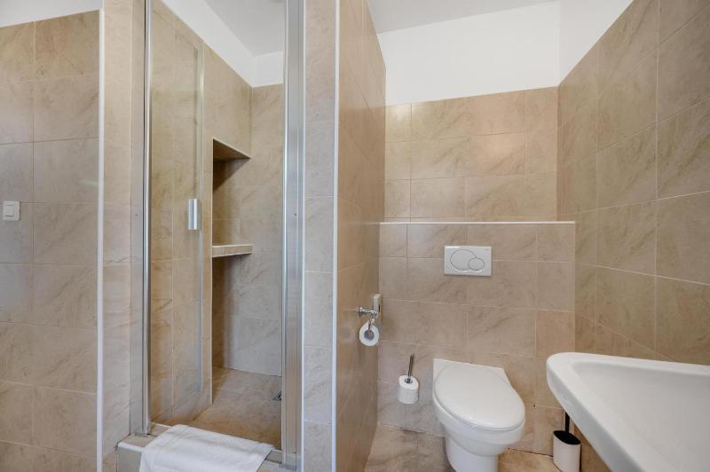 Standard Double or Twin Room image 4