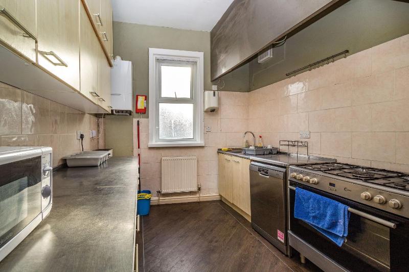 Cherry Tree House - image 18