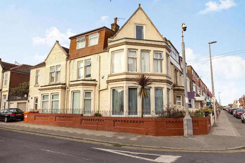 Cherry Tree House - image 27