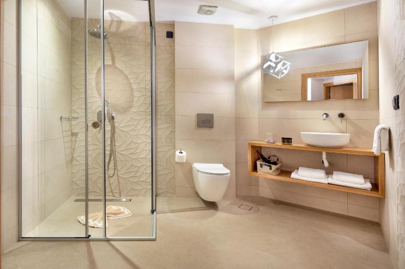 Superior Double Room with Side Sea View image 2