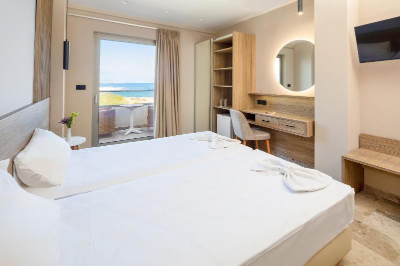 Superior Double Room with Side Sea View image 1