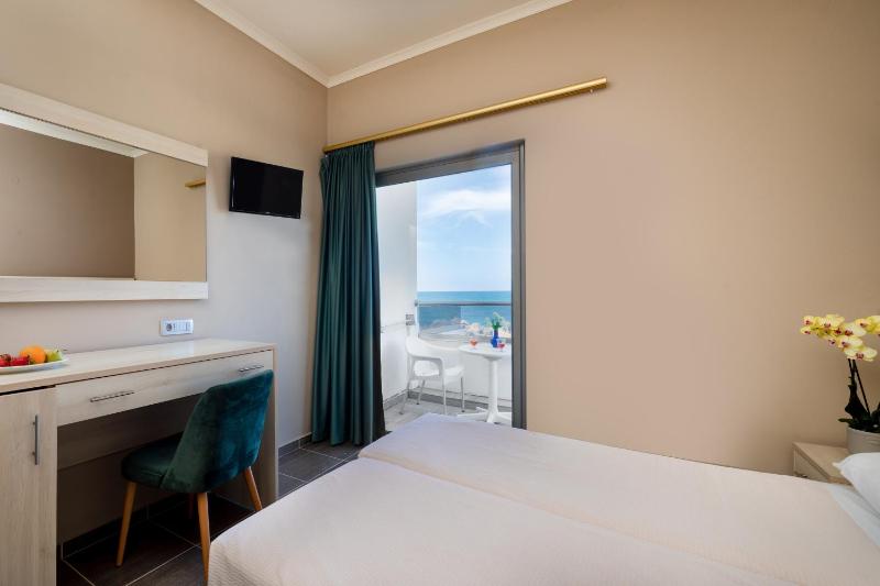 Double or Twin Room with Sea View image 4