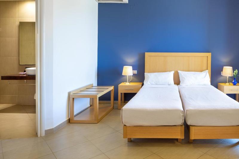 Double or Twin Room with Side Sea View image 4