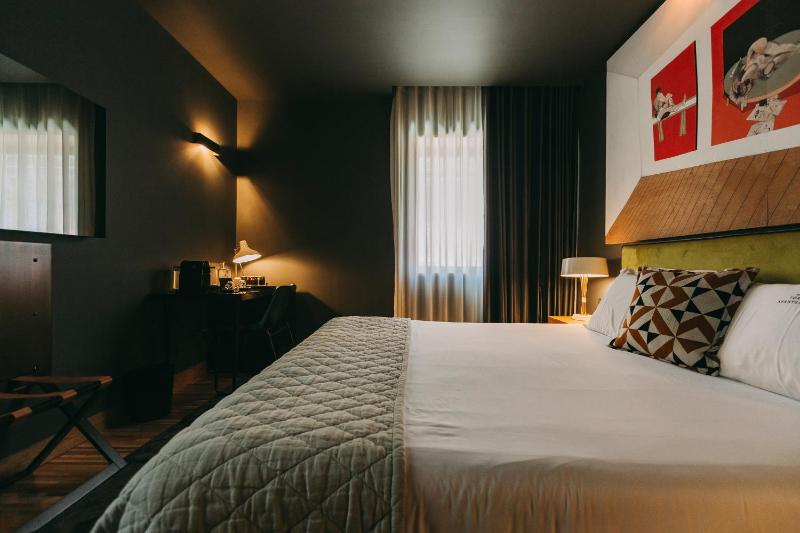 Executive Double or Twin Room image 4