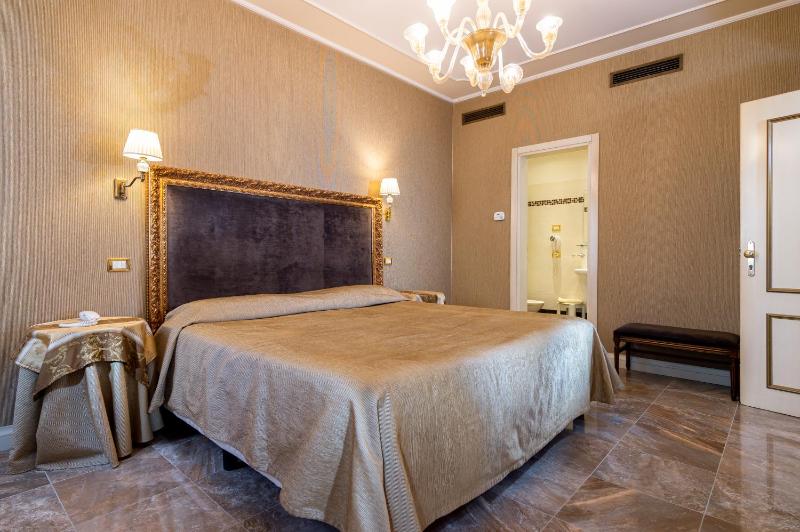 Superior Triple Room image 2