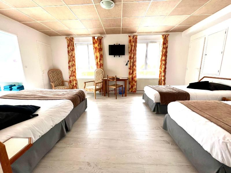 Quadruple Room image 4