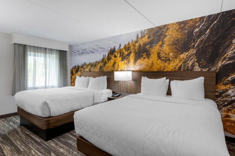 Standard Queen Room with Two Queen Beds - Non Smoking  image 4
