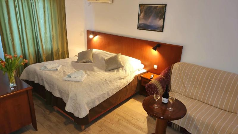 Junior Suite with Balcony image 3