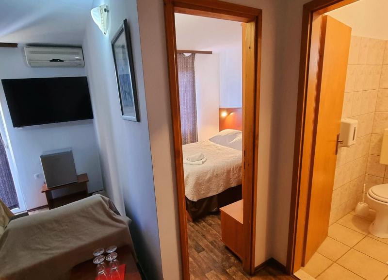 Junior Suite with Balcony image 3