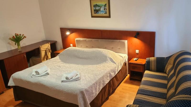 Double Room with Balcony image 4