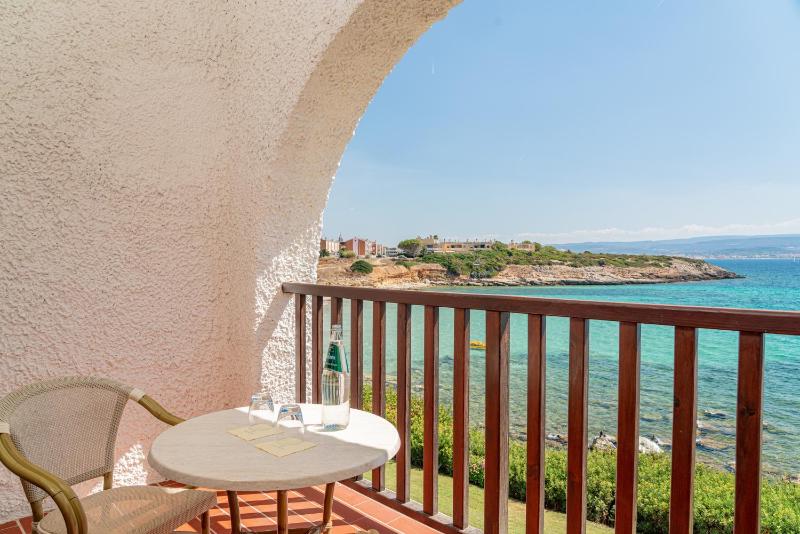 Single Room with Sea View image 1