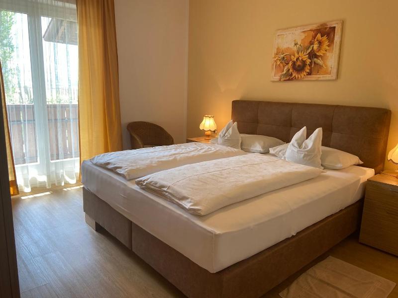 Double Room image 3