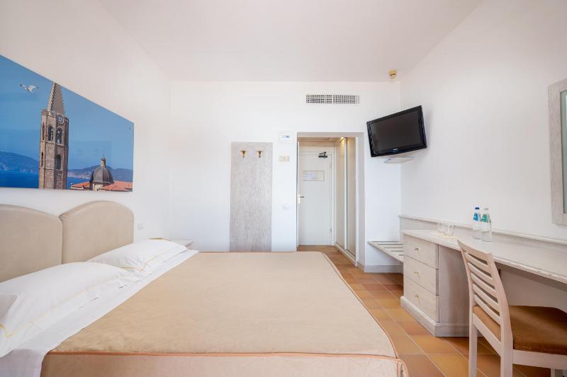 Double Room image 4