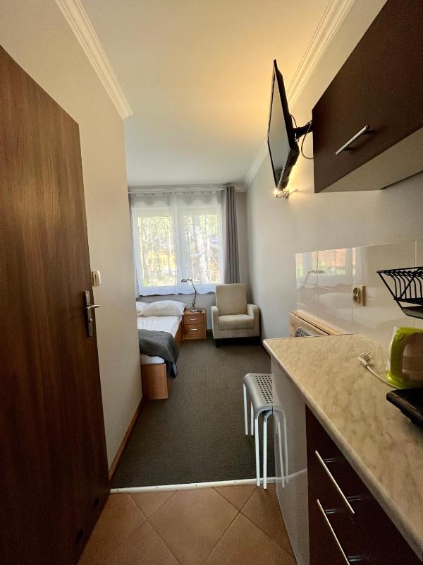 Small Double Room image 3