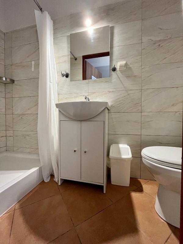 Small Double Room image 4