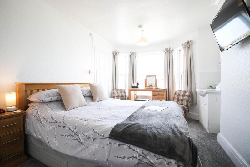 Estuary Double Room image 3