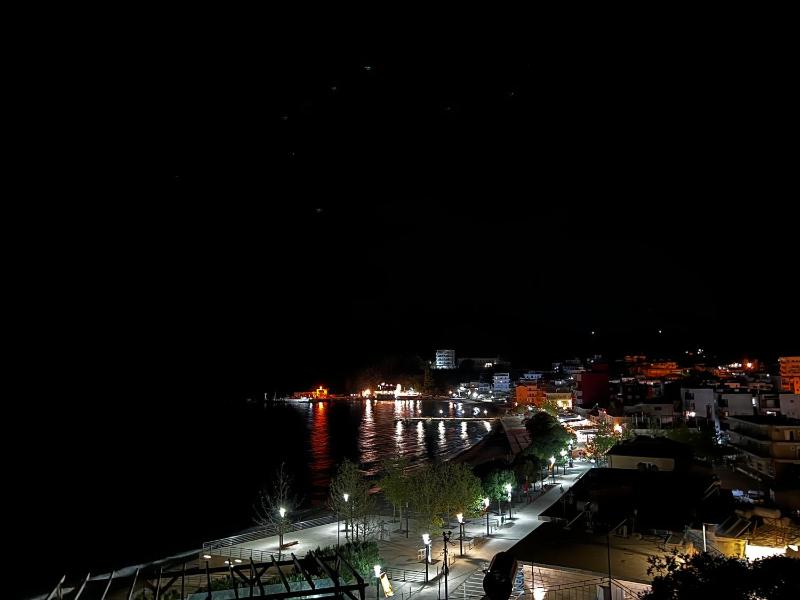 One-Bedroom Apartment with Balcony and Sea View image 3