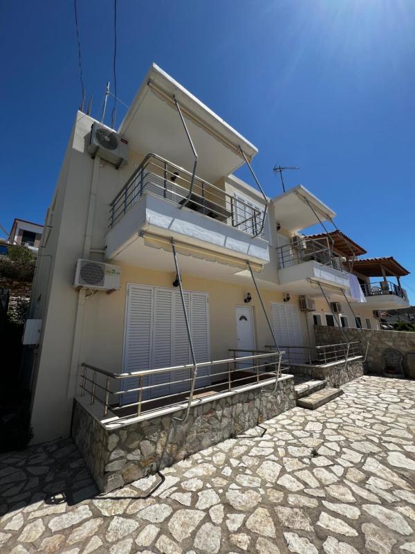 One-Bedroom Apartment with Sea View image 3