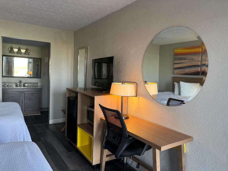 Standard Double Room with Two Double Bed - Non-Smoking  image 2