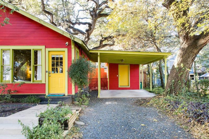 Peaceful Bungalow with Fenced Yard near Shops and Cafes - image 25