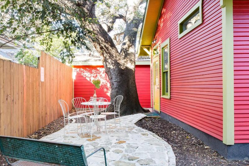 Peaceful Bungalow with Fenced Yard near Shops and Cafes - image 27