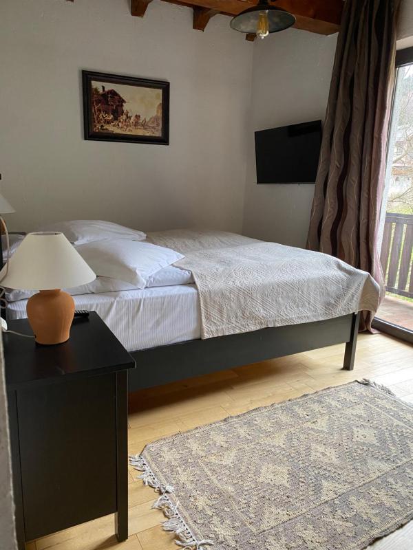 Family Room image 3