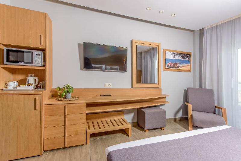 Double Room with Garden View image 4